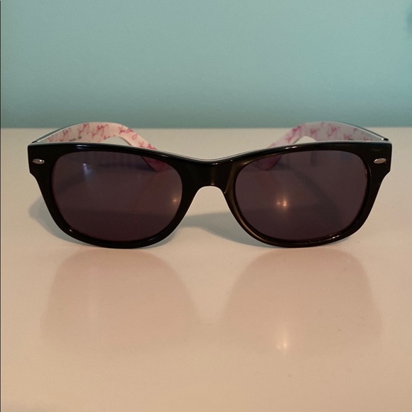Vera Bradley Joanie B Wayfarer Sunglasses main image 5